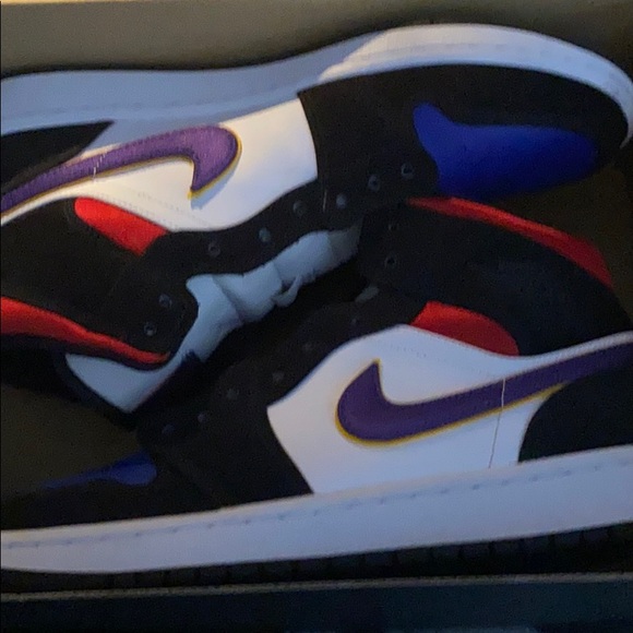 Jordan 1 mid rivals - Picture 1 of 4